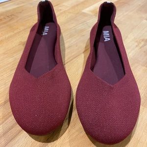 STITCH FIX … Mia burgundy round toed flats size 9. NWOT